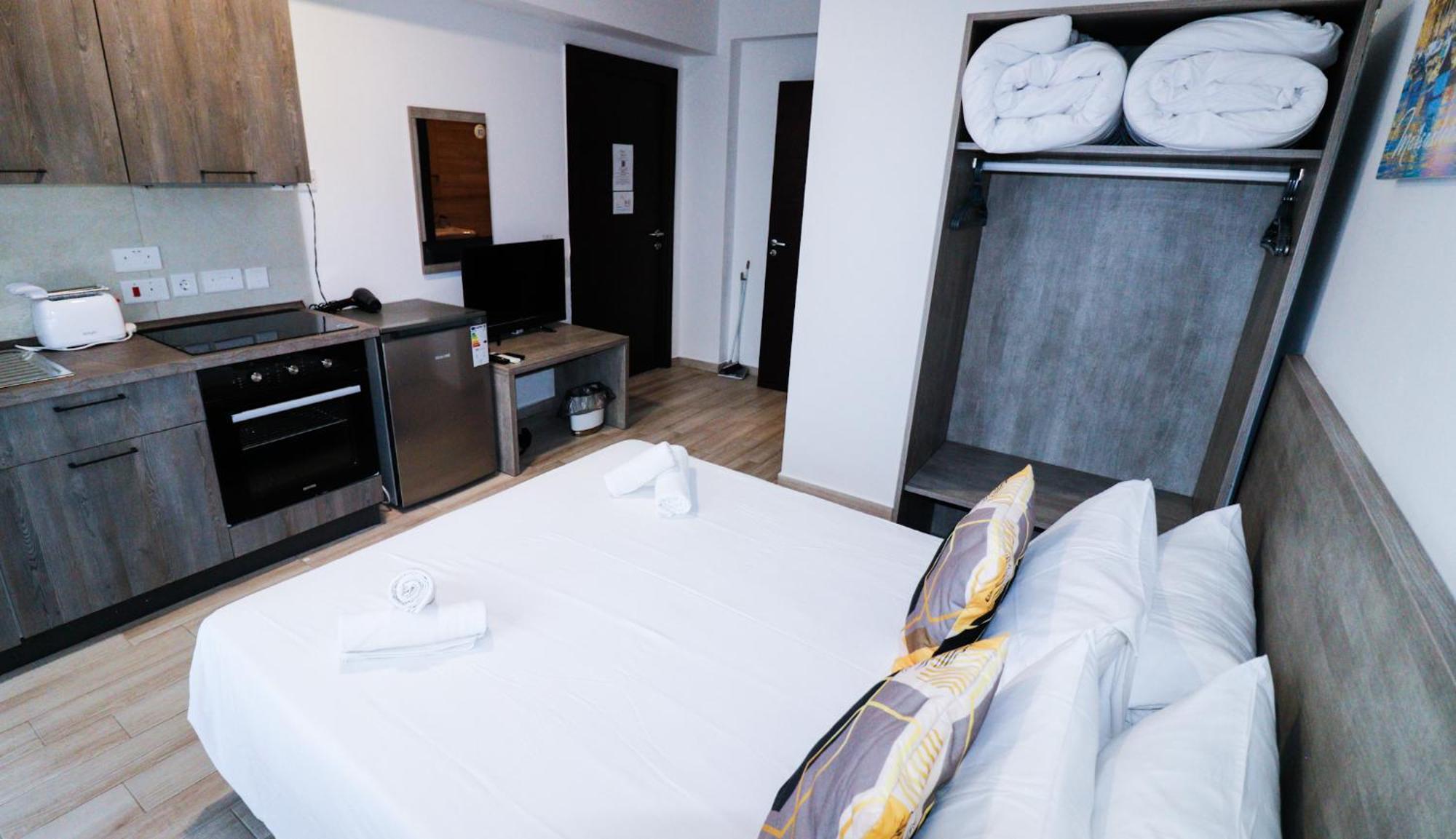 Napoli Suites Studios Aparthotel San Julián Exterior foto
