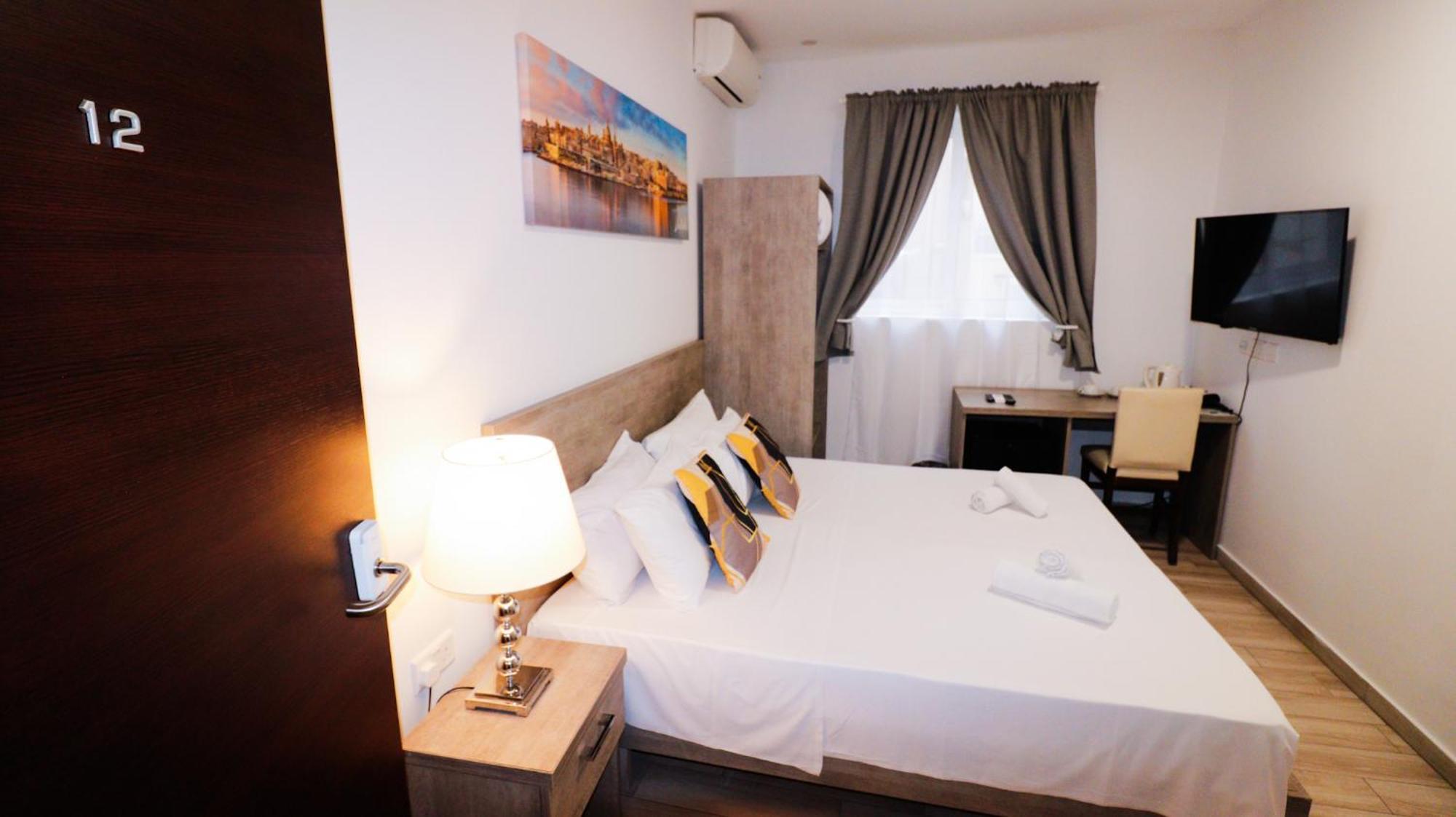 Napoli Suites Studios Aparthotel San Julián Exterior foto